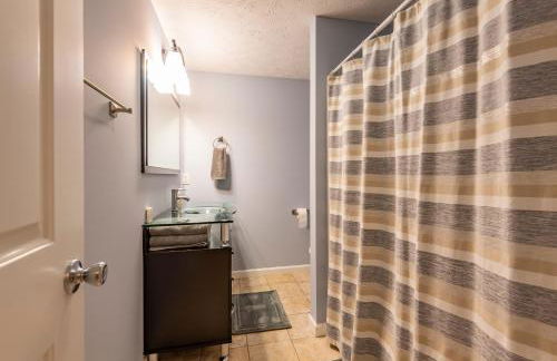 Hoosier Happiness Townhouse - 2 King Size Bedroom Suites - Foto 21