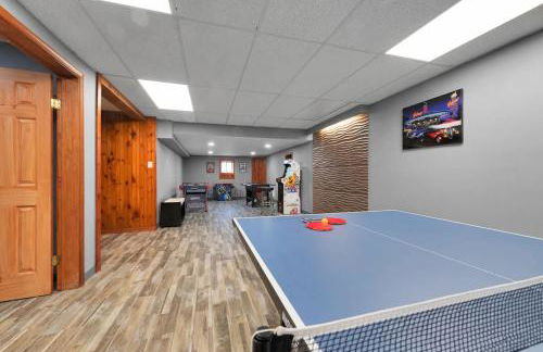 Big Bass Hideaway with Hot Tub - Foto 69