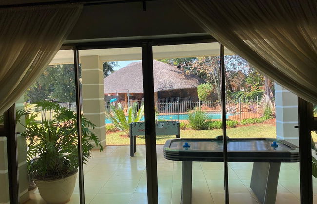 Luxurious 4 bed With Pool in Helensvale - 2255 - Foto 30