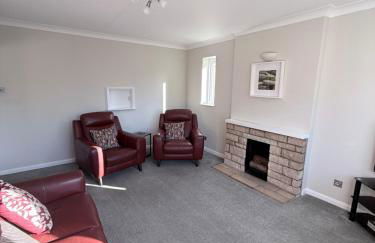 Large 2-bedroom maisonette with free parking - Foto 14