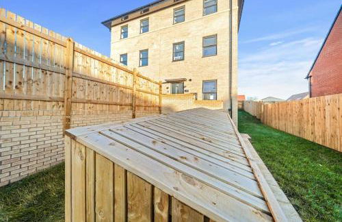 Opulent 2BR 2BA House with FREE Parking - Photo 40