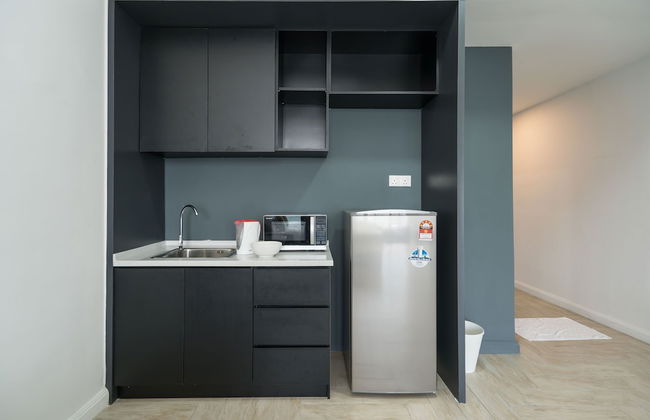 OYO Home 43951 Fair Studio Empire City Marriot - Photo 13