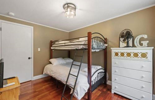 Lake Escape Family & Pet Friendly with Dock Access - Photo 63