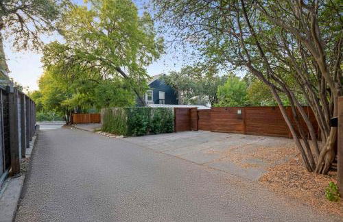 Ladybird Villa - Heated Saltwater Pool - Walk to SoCo - Photo 6