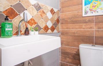 Refúgio Tropical Casa de Praia com Piscina e 4 Suítes e garagem 3 carros, 800 mtrs da praia internet 700 mbps, condomínio privado com pista de skate , quadra de futevôlei , campos e quadras de futebol! - Foto 41