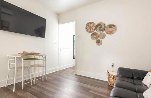 Sleeps 3, Cozy, Boho Style, in the heart of Miami -free parking - Foto 26