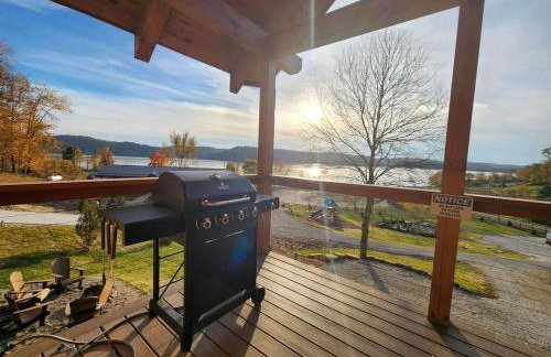 Luminous Cabin near Tappan Lake with Hot-Tub, BBQ and Deck in Ohio - Foto 12