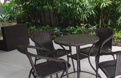 Confortável apartamento com 2 quartos, sendo um suíte, varanda, ampla sala, cozinha área de serviço e banheiro social - Foto 16