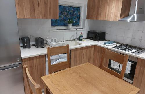 Cosy North Kensington Family apartment for 4 persons - Children stay free Netflix in all bedrooms Close to underground and overground stations - very convenient for Wembley Stadium - Foto 8
