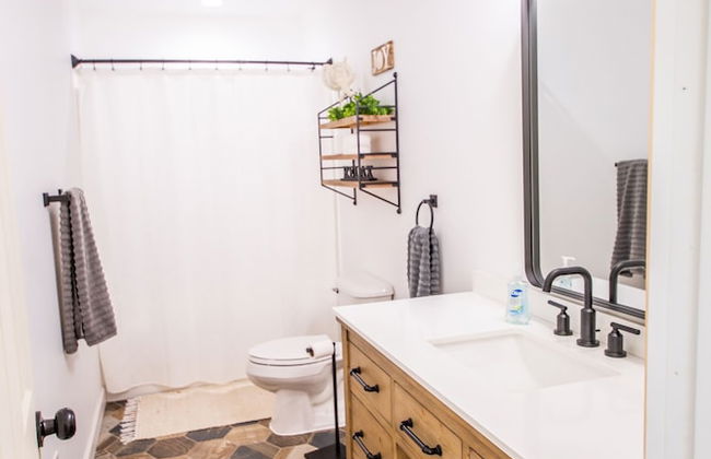 Amazing Lake House With Beach Access 4 Bedroom Home by RedAwning - Foto 29