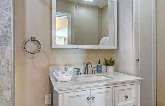 Beautifully Renovated 5 Bedroom with Guest House 5 Home by RedAwning - Foto 41