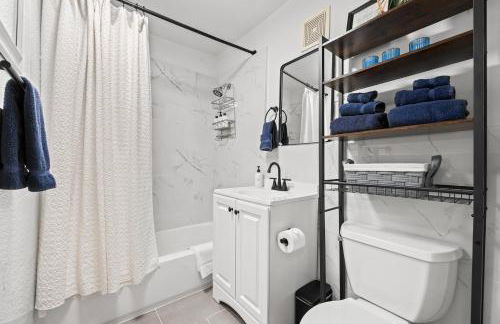 Convenient 2BR - Walking distance to Times Square - Foto 12