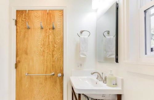 Two Bedroom, Two Newly Renovated Bathrooms, Deck - Foto 34