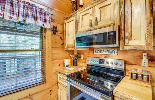 Sevierville Cabin with Wraparound Deck and Lake Access - Foto 9