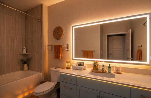 Bright 1BR Uptown Biltmore Gym Pool Parking WD - Foto 40