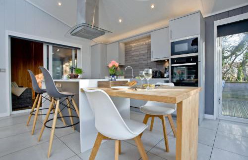 Nyland Lodge - Hot Tub - Fireplace - Free Parking & WiFi - Foto 14