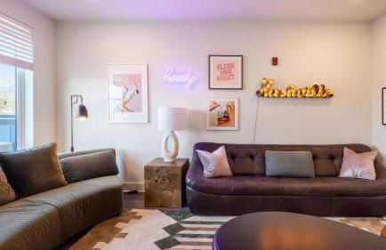 36 Guests on Music Row Bachelorette Suites Glam Room 5 Minutes to Downtown - Foto 61