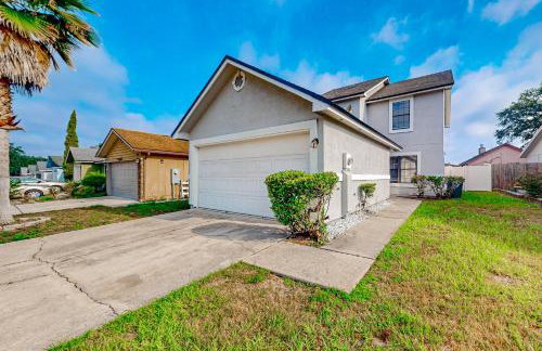 Cozy Spacious Home with Private Backyard and Patio, near shopping - Foto 2