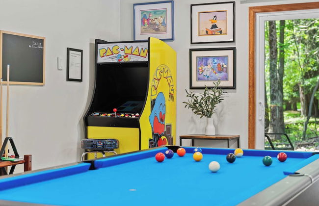 Maple Oasis by Avantstay Newly Built w/ Hot Tub, Game Room & Fire Pit - Photo 16