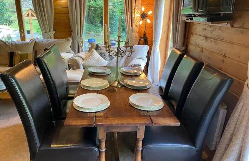 3 Bedroom Lodge Hotub pool in Horsley Surrey UK - Photo 21