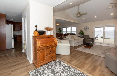 4 Bedroom Lakefront Home with Private Beach on Cedar Point Chaussee - Photo 36