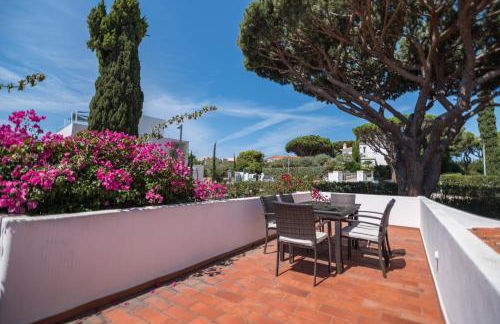 Traditional 3 bedroom villa with great pool in the heart of Vale do Lobo - Photo 35