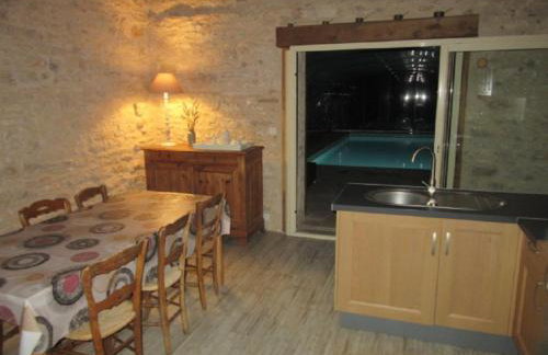 Gîte le Safranier Maison ancienne avec piscine couverte et chauffée - Foto 5