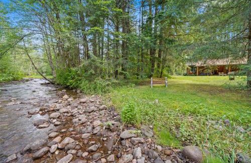 Creekside Cabin with Hot Tub-Fireplace-Pool Table - Foto 24