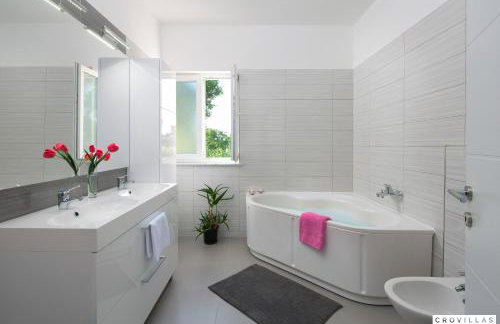 Deep Blue - Photo 14