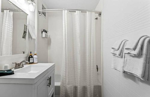 Art Deco-Inspired Apartment Getaway in Buckhead - Foto 3