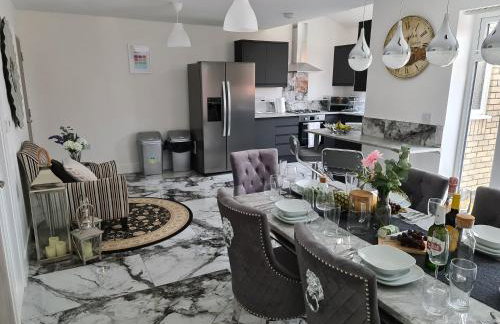 SAV 5 Bed Luxury House Leicestershire - Photo 9