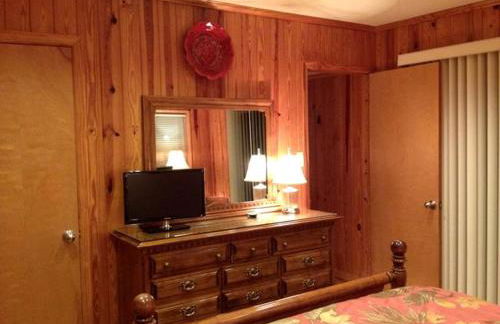 Lakefront Cottage with a Private Dock near Ocala National Forest in Orange Springs, Florida - Foto 9