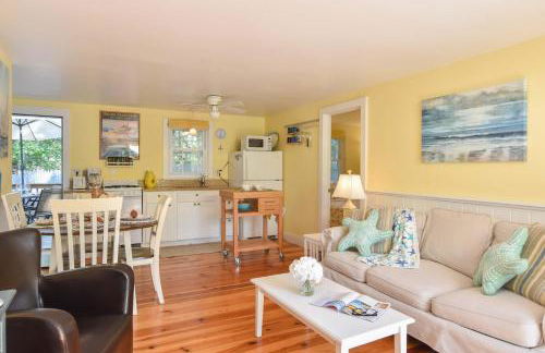 Cottage w Private Association Pool - Photo 4