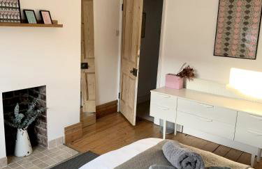 Stylish comfortable home with free parking - Foto 24