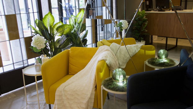 Coin salon dans le hall