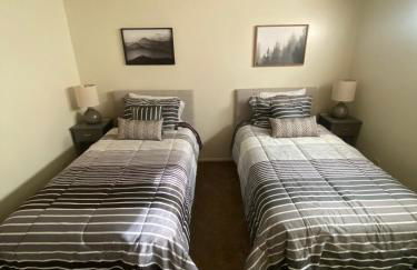 Roomy Midtown Home-Large and Central to Everything - Foto 54