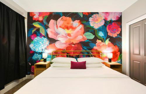 HostWise Stays - 2 King Beds, Free Street Parking, North Side Gem - Foto 15