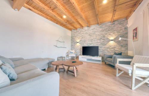 Chalet Emily Alpine Chic with Hot Tub and Ocean View By Lanzarote Vacation Homes - Foto 50