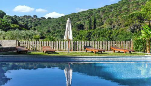 Charming House with Shared Pool in Porto de Mós. - Photo 3