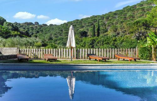 Charming House with Shared Pool in Porto de Mós. - Foto 3