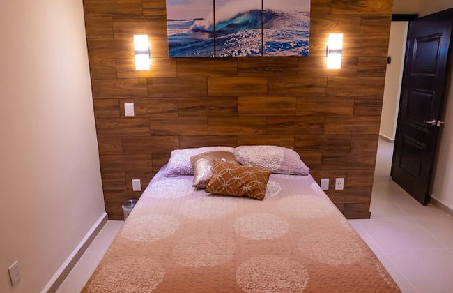 Luxury Apartment With Poll - Photo 4