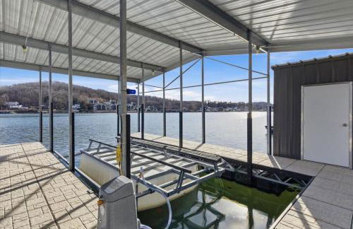 Modern Lakefront Escape | The Twelve - Foto 60