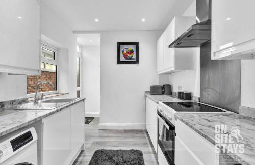 OnSiteStays - Large 3 bedroom, 2 bathroom, driveway, Garden, Sleeps 6 Comfortably - Foto 8