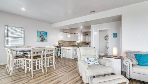 2 Decks, Patio and Views Beachfront Texas Retreat - Photo 5