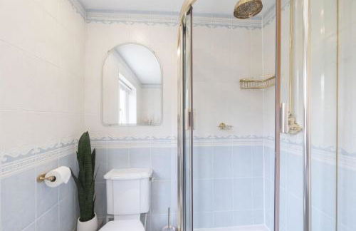 Peaceful 3-Bed Cottage in Eastington, near Stonehouse - Photo 26