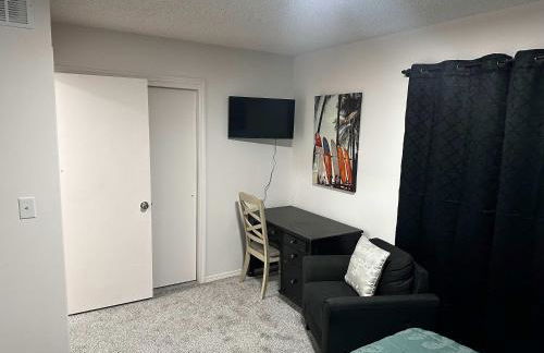 South Side Resort - Very Close Derby Turnpike Dtn - Photo 3