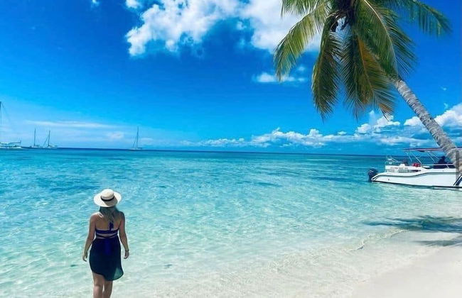 2 Minutes Walk to Beach Huge 3 bdrm Condo with Pool - Photo 1