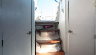 Sleep aboard a beautiful sailboat in Lisbon - Marina Parque das Nações - Foto 4