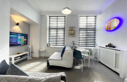 Burlington Mansions - FREE ALLOCATED PARKING - 8 mins walk to the beach - Gym - Pool Table - Brought to you by Coastline Retreats - Photo 8