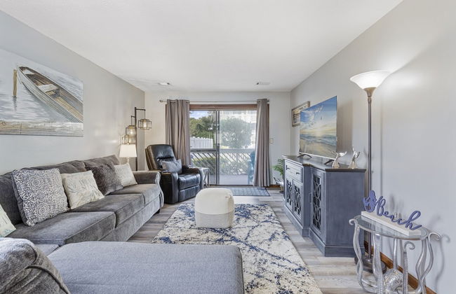 Spacious Modern Condo - 1st Floor - One Block to the Beach - Foto 8